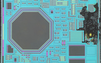 Blick auf den Chip: Toslink Empfänger Sharp GP1FAV51RK0F – Hochaufgelöstes Panorama.