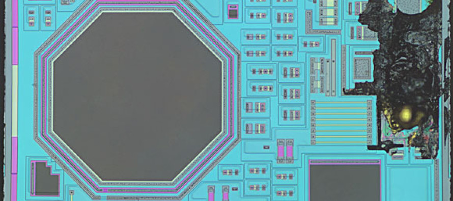 Blick auf den Chip: Toslink Empfänger Sharp GP1FAV51RK0F – Hochaufgelöstes Panorama.